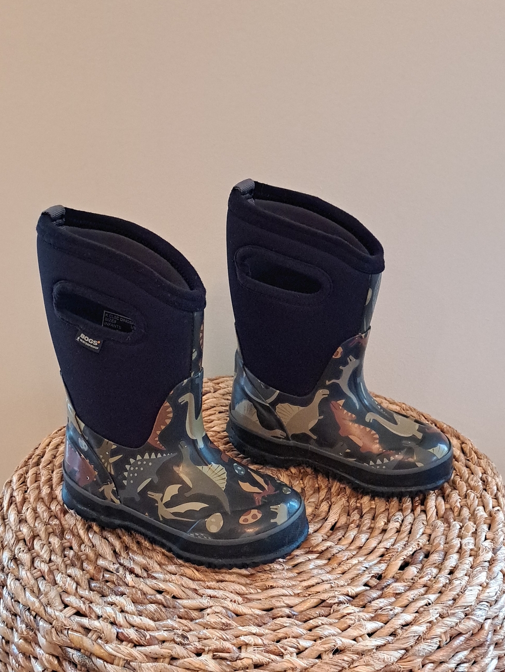 Bogs Toddler Classic Waterproof/Insulated‎ Dinosaur Print/Black Boots 8